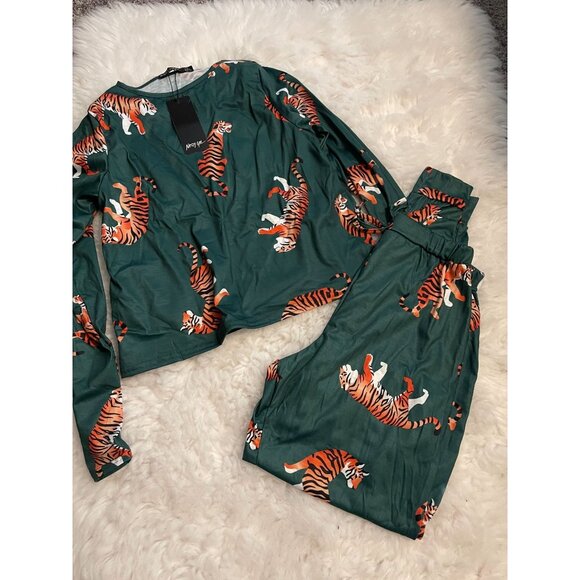 NWT Nasty Gal Tiger Pajama Set Size 2 - Picture 1 of 5